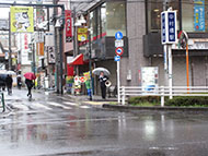 H31.04.08中村橋駅街頭・雨天