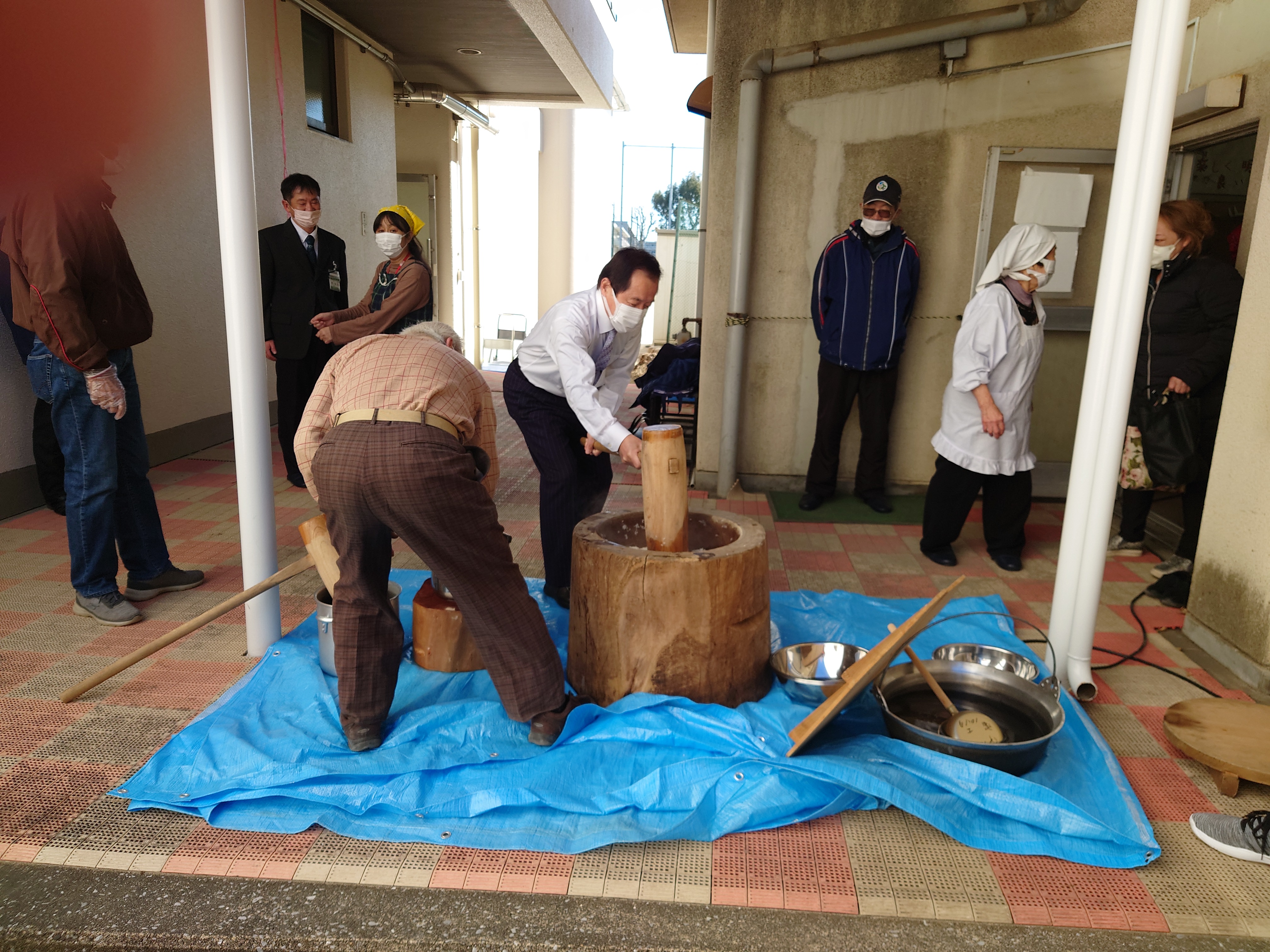 R05.02.22中村中Ｆ組卒業を祝う会・餅つき